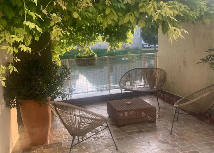 Maison Des Glycines Au Bord Du Doubs
